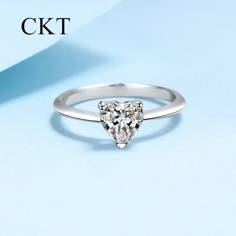 18K White Gold Heart Shaped 0.5-2 Carat Moissanite Rings for Women Platinum Pt950 Love Heart Light Luxury Diamond Jewelry
18K White Gold Heart Shaped 0.5-2 Carat Moissanite Rings for Women Platinum Pt950 Love Heart Light Luxury Diamond Jewelry