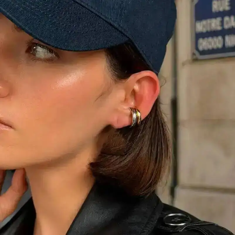Salircon 2Pcs/Set Simple Stainless Steel 18k Gold Plated Clip Earrings Women Punk Style C-Shape Ear Cuff No Piercing Jewelry
Salircon 2Pcs/Set Simple Stainless Steel 18k Gold Plated Clip Earrings Women Punk Style C-Shape Ear Cuff No Piercing Jewelry