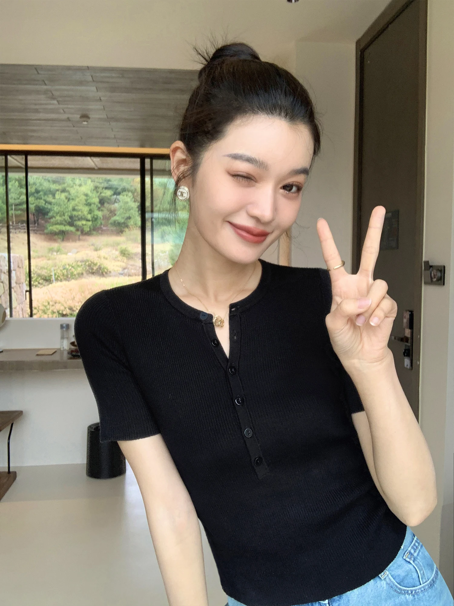 Pusumede Black Lenzing Knitted Short Sleeve T-Shirt Women Summer Thin Slim Fit Shoulder Appropriate Half Sleeve Top
Pusumede Black Lenzing Knitted Short Sleeve T-Shirt Women Summer Thin Slim Fit Shoulder Appropriate Half Sleeve Top