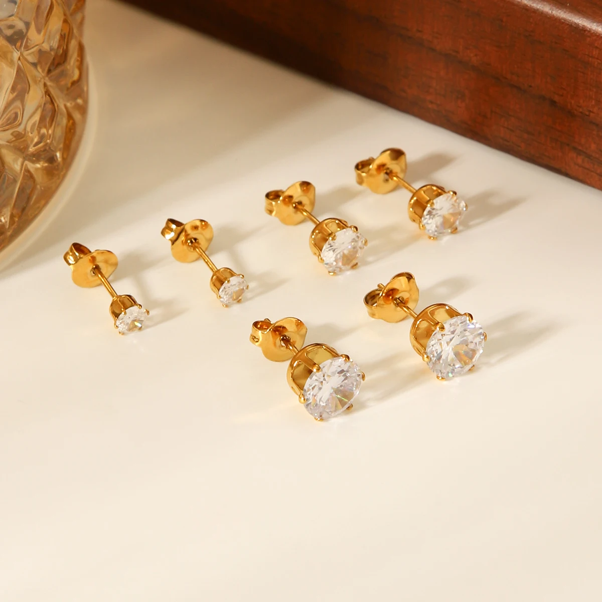 Exquisite Shining Earrings Geometric Design Zirconia Earrings 18k Gold Plated Stainless Steel Party Charm Romantic Jewelry Gift
Exquisite Shining Earrings Geometric Design Zirconia Earrings 18k Gold Plated Stainless Steel Party Charm Romantic Jewelry Gift