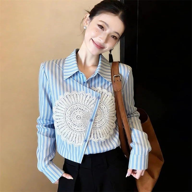 Fashion Blue Irregular Striped Long-sleeved Shirt Women's Early Spring Design Sense Lace Stitching Temperament Inside Top New
Fashion Blue Irregular Striped Long-sleeved Shirt Women's Early Spring Design Sense Lace Stitching Temperament Inside Top New