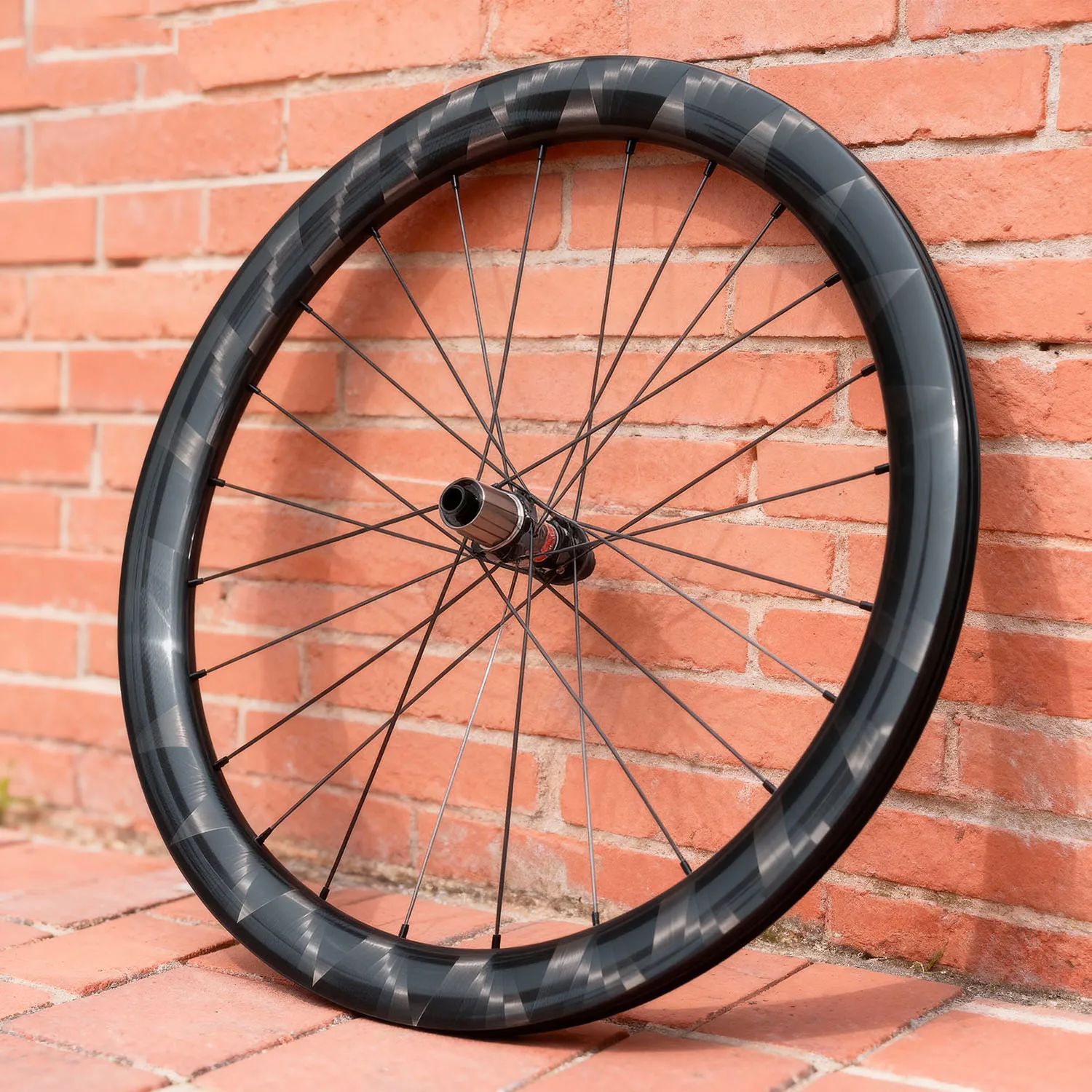 Butterfly pattern Disc Brake road bike wheelset, 700c carbon fiber aerodynamic T800 hand-built tubeless wheelset.
Butterfly pattern Disc Brake road bike wheelset, 700c carbon fiber aerodynamic T800 hand-built tubeless wheelset.