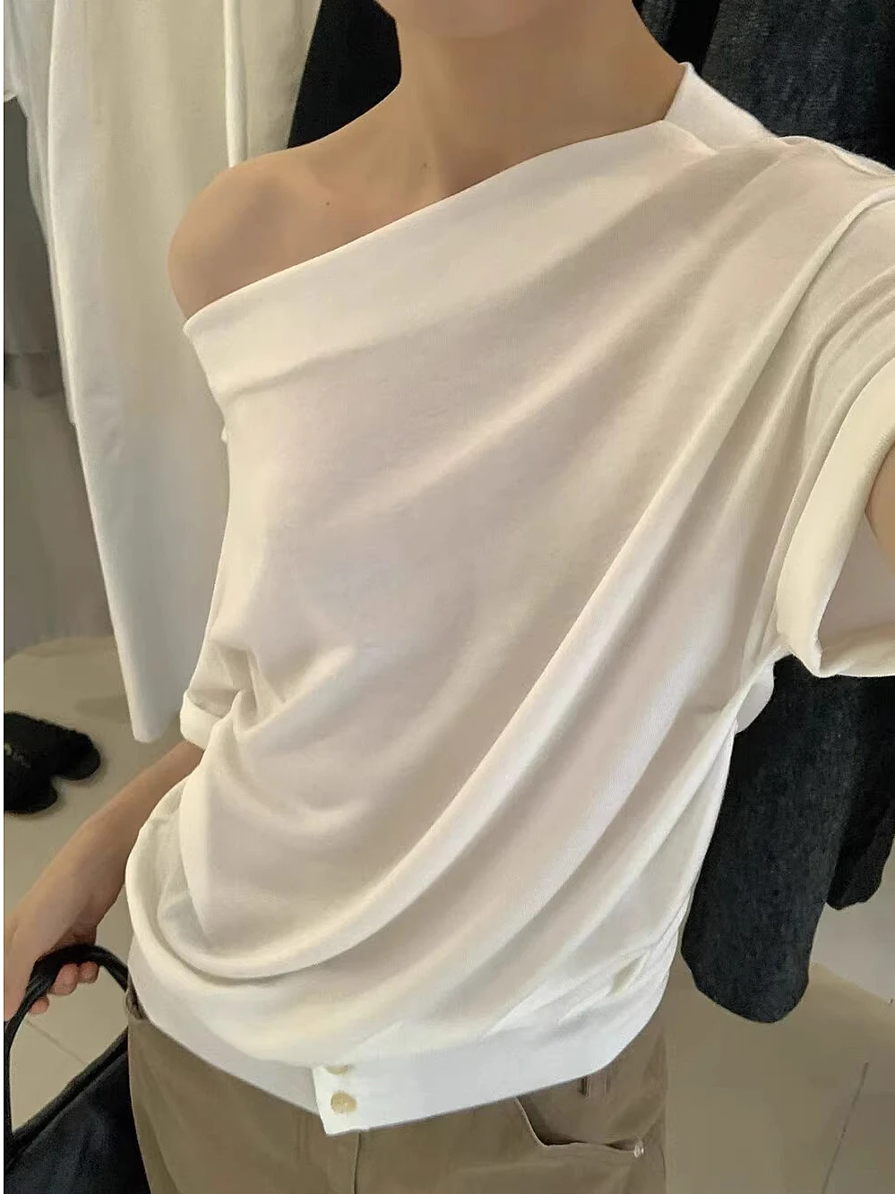 Elegant Loose Fit Shoulder Bared Short Sleeve T Shirt for Women Slant Collar Design Slimming Effect Korean Style Commute Wear
Elegant Loose Fit Shoulder Bared Short Sleeve T Shirt for Women Slant Collar Design Slimming Effect Korean Style Commute Wear