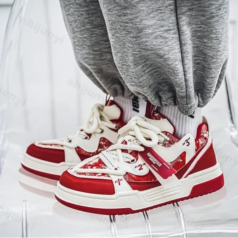 Мужская обувь, новинка 2024, летняя повседневная спортивная обувь, толстая подошва, увеличенная высота, модная мужская вулканизированная обувь в стиле ретро на шнуровке
Мужская обувь, новинка 2024, летняя повседневная спортивная обувь, толстая подошва, увеличенная высота, модная мужская вулканизированная обувь в стиле ретро на шнуровке