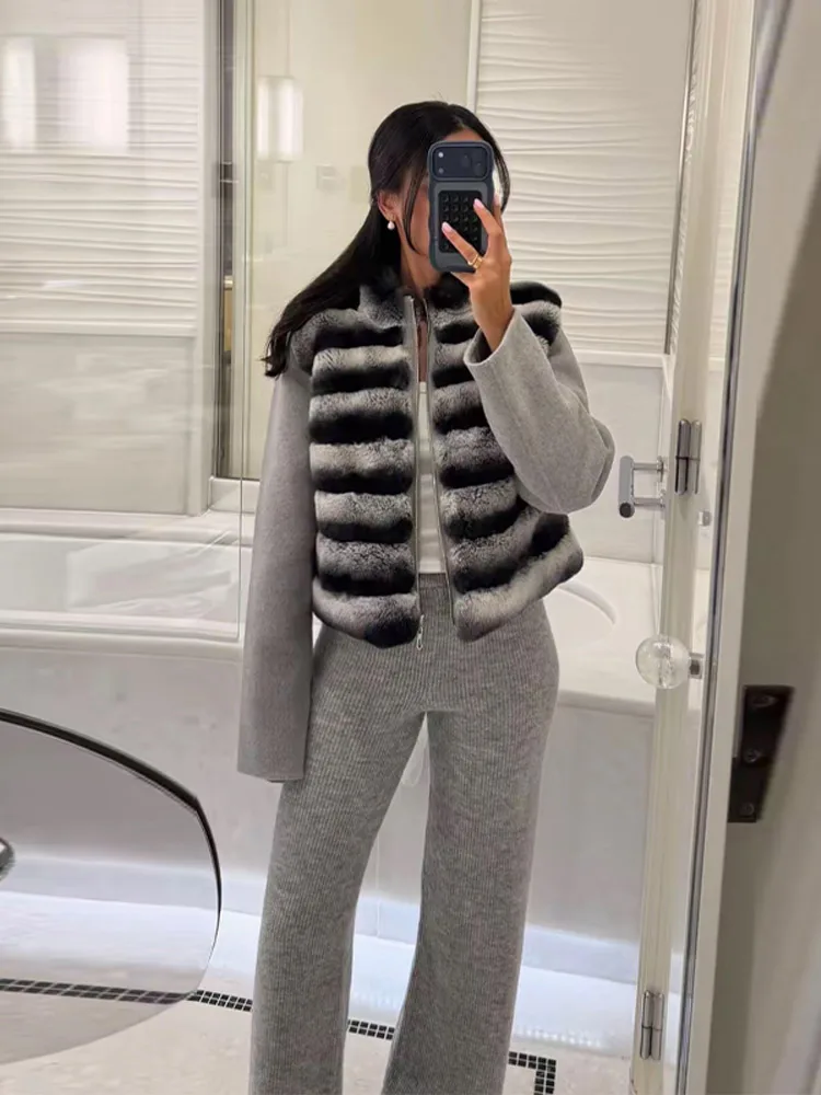 Женская куртка из искусственного меха с воротником-стойкой, модная, теплая, весенняя, в полоску, на молнии, стильная уличная одежда
Женская куртка из искусственного меха с воротником-стойкой, модная, теплая, весенняя, в полоску, на молнии, стильная уличная одежда