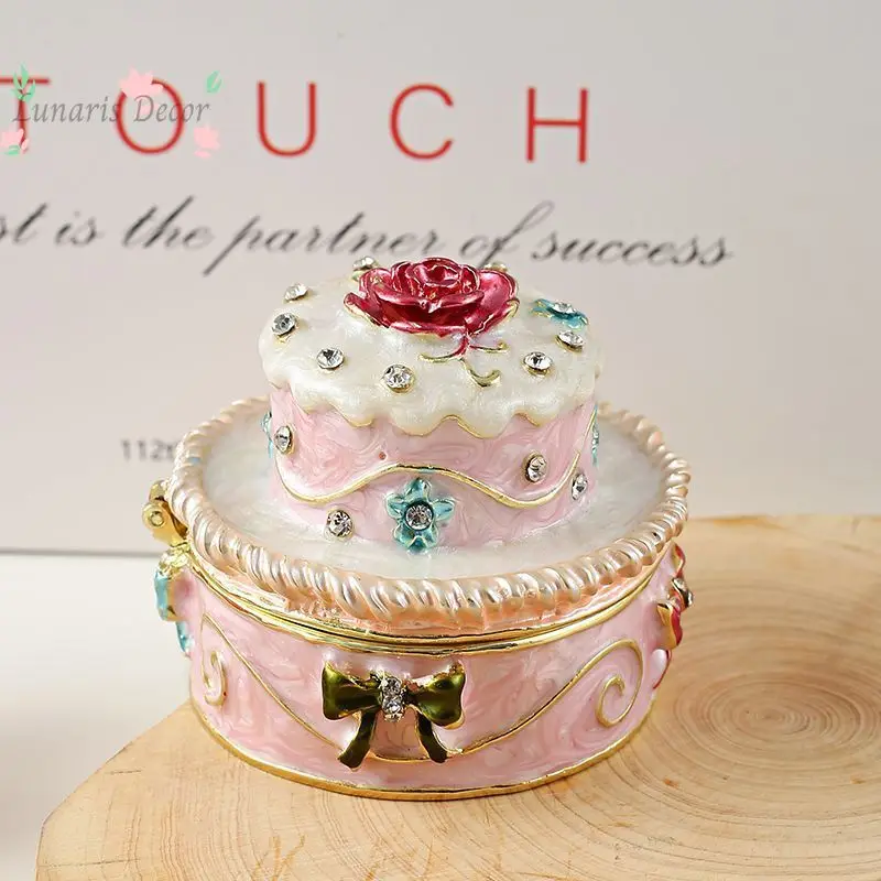 Metal enamel jewelry box Qibaoyaki handicrafts gifts light luxury cute cake home
Metal enamel jewelry box Qibaoyaki handicrafts gifts light luxury cute cake home