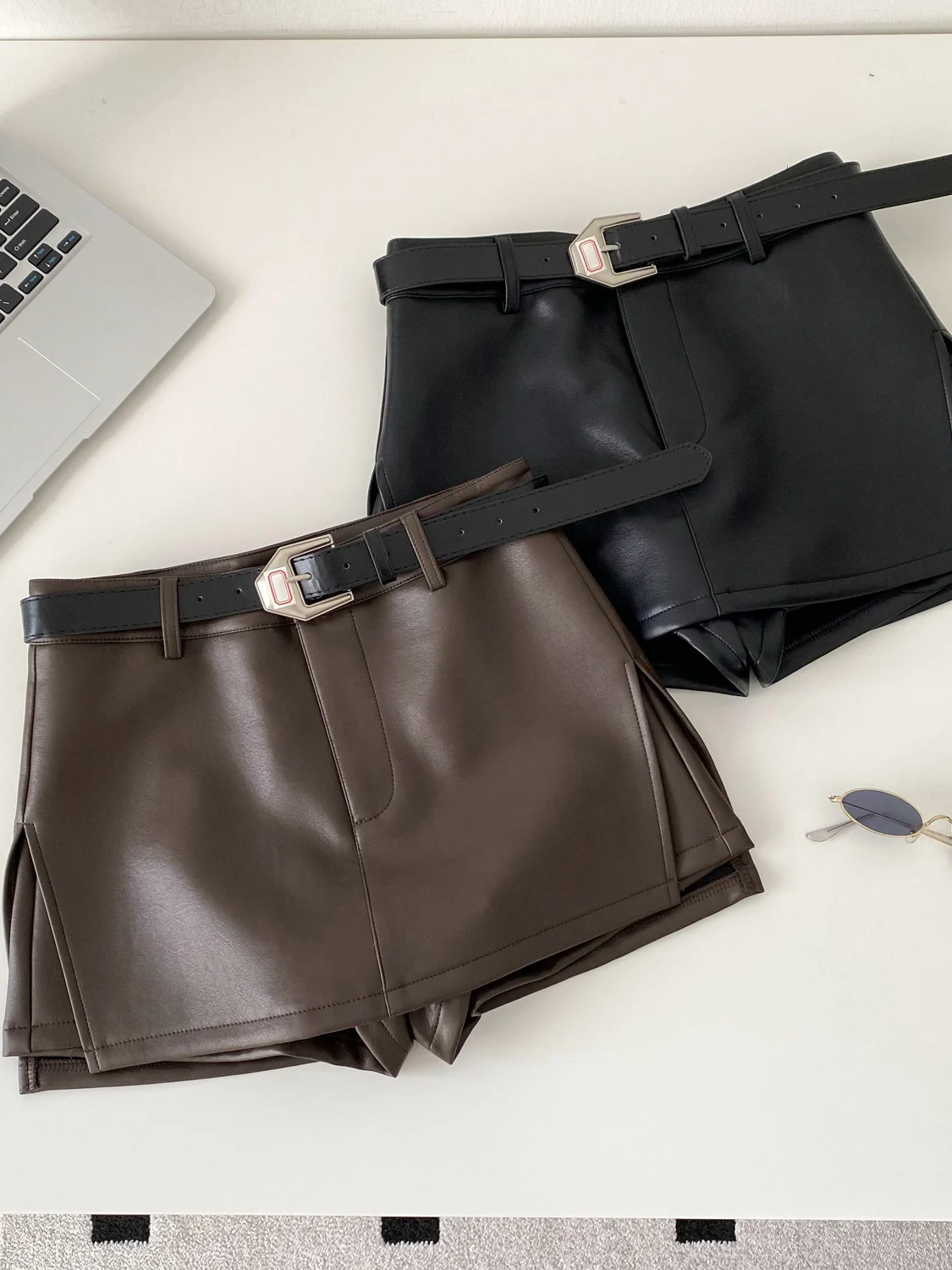 Low Waist Leather Jaet orts Women's Side Slit Anti-Light Belted Casual Pants Design Sensation Ci Commute A-Line Skirt
Low Waist Leather Jaet orts Women's Side Slit Anti-Light Belted Casual Pants Design Sensation Ci Commute A-Line Skirt