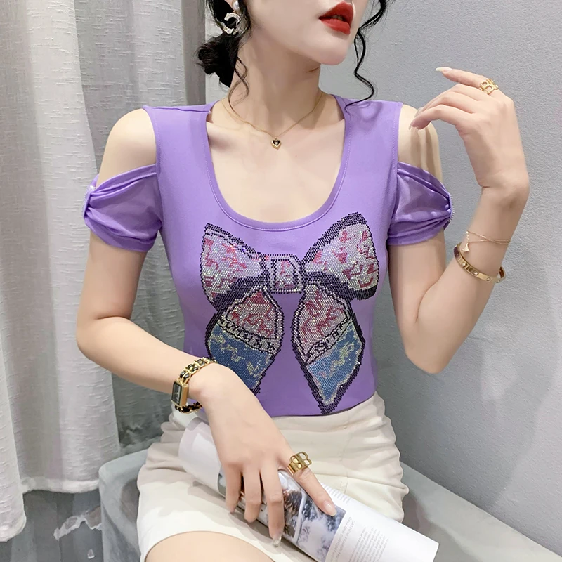 2023 New Summer European Clothes T-Shirt Chic O-Neck Shiny Diamonds Bowknot Women Tops Sexy Short Sleeve Casual Drill Tees 34148
2023 New Summer European Clothes T-Shirt Chic O-Neck Shiny Diamonds Bowknot Women Tops Sexy Short Sleeve Casual Drill Tees 34148