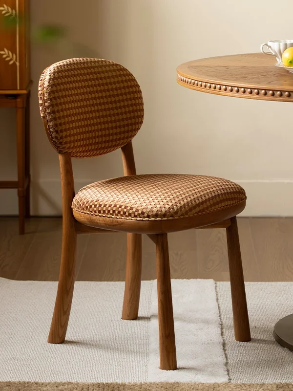 Dining chair French retro romantic cream high-end solid wood restaurant single small apartment back solid wood chair
Dining chair French retro romantic cream high-end solid wood restaurant single small apartment back solid wood chair