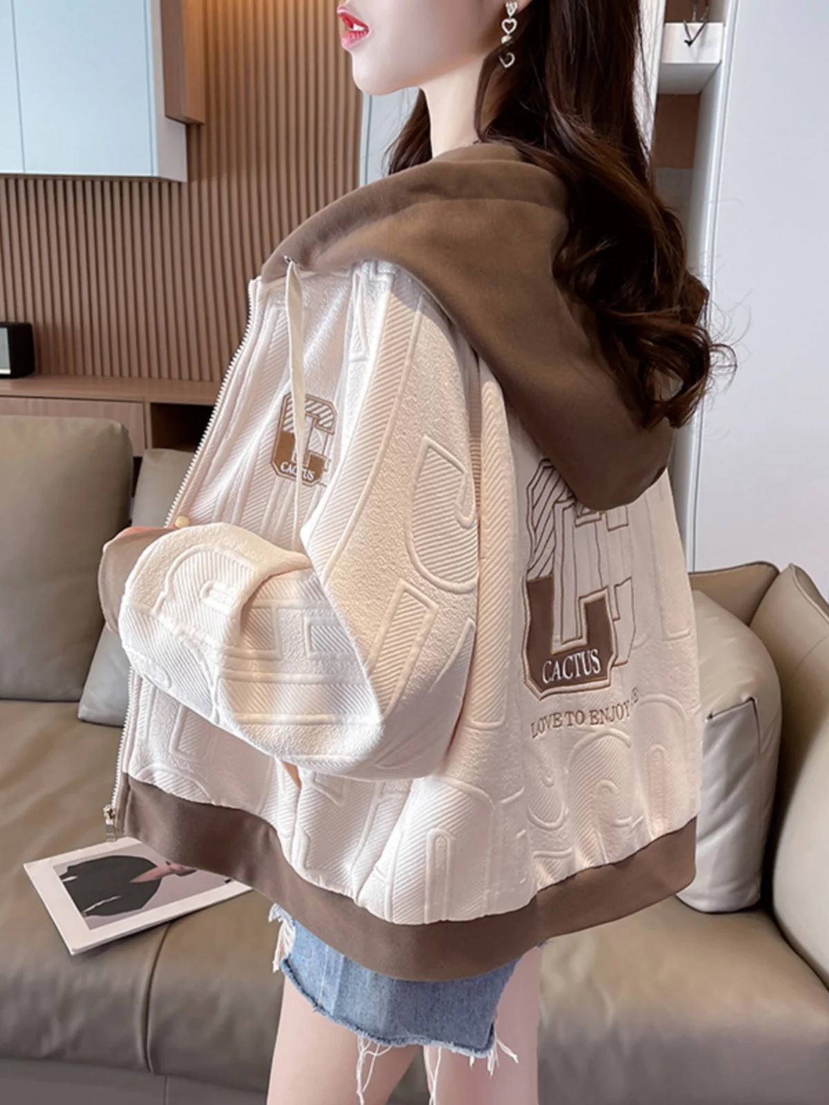 Бейсбольные куртки розового цвета с белыми женскими летними двухсекционными мотоциклетными куртками, повседневные, однотонные, с расслабленным элементом, красивые Kpop Y2K
Бейсбольные куртки розового цвета с белыми женскими летними двухсекционными мотоциклетными куртками, повседневные, однотонные, с расслабленным элементом, красивые Kpop Y2K