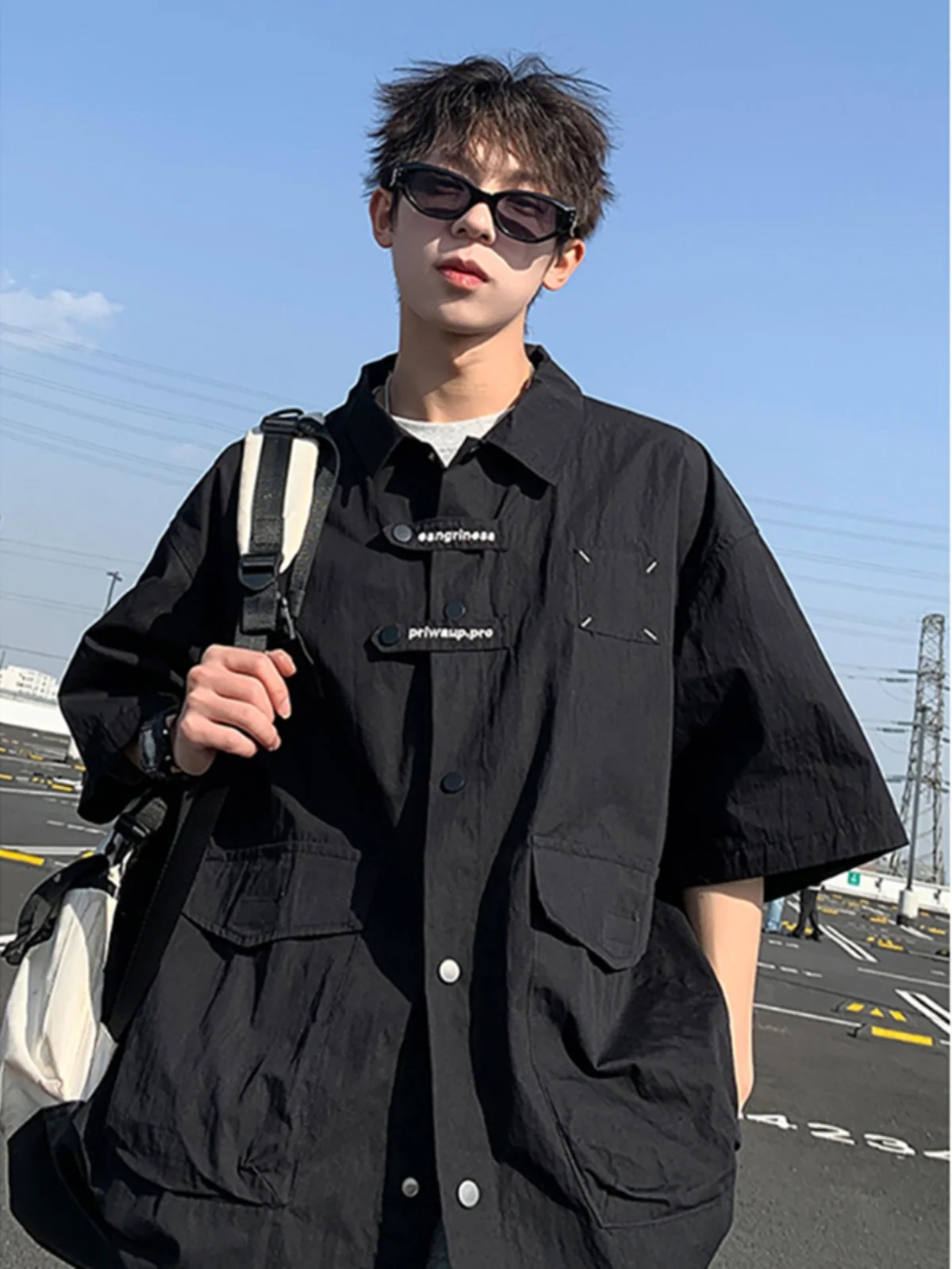 Japanese Sle ort Sve Work irt Men's Summer Thin Outerwear Oversize Trendy Brand Teenage f Sve irt Cool Feeli...
Japanese Sle ort Sve Work irt Men's Summer Thin Outerwear Oversize Trendy Brand Teenage f Sve irt Cool Feeli...