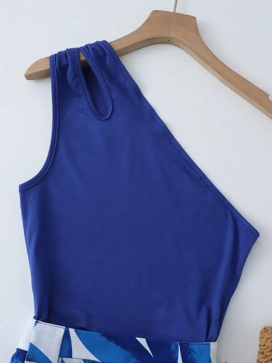 Women Sleeveless Asymmetrical Neck Top With Printed Shorts Two Piece Set
Women Sleeveless Asymmetrical Neck Top With Printed Shorts Two Piece Set