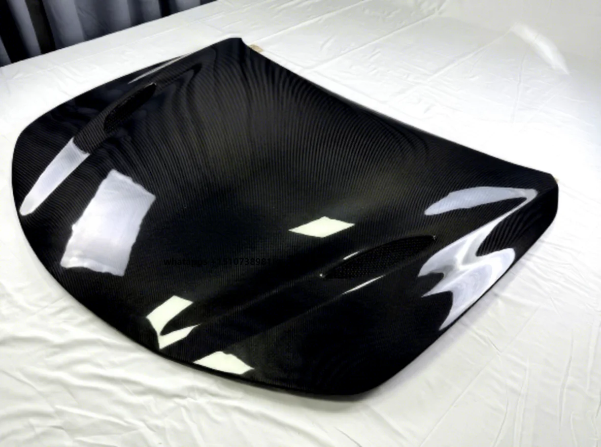 Carbon fiber hood for Alfa R0me0
Carbon fiber hood for Alfa R0me0