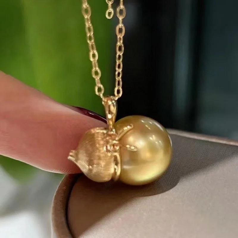 SGARIT Luxury Golden Gourd Pendant Necklace Seawater Gold Beads 925 Sterling Silver DIY Pendant Ladies Jewelry Accessories
SGARIT Luxury Golden Gourd Pendant Necklace Seawater Gold Beads 925 Sterling Silver DIY Pendant Ladies Jewelry Accessories