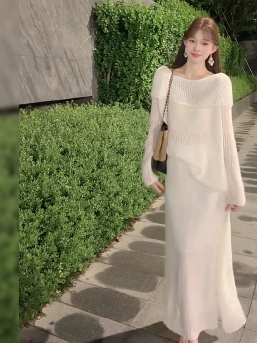 Early Autumn Lazy Style One Shoulder Knitted Set Women's Fashion Loose Sweater Half Skirt Set Super Fairy Atmosphere Casual Wear
Early Autumn Lazy Style One Shoulder Knitted Set Women's Fashion Loose Sweater Half Skirt Set Super Fairy Atmosphere Casual Wear