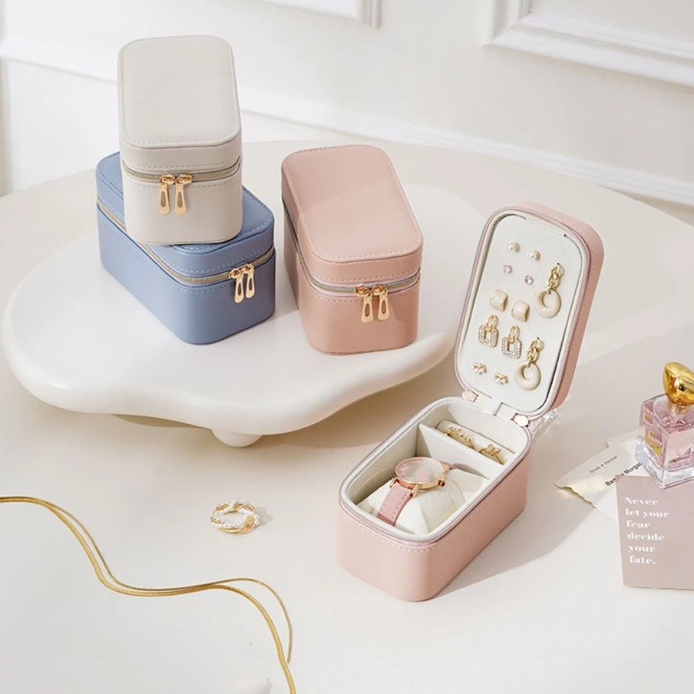 Simple PU Leather Jewelry Packing Bag Zipper Mini Earring Storage Case Organizer Multi-function Jewelry Display Box Outdoors
Simple PU Leather Jewelry Packing Bag Zipper Mini Earring Storage Case Organizer Multi-function Jewelry Display Box Outdoors