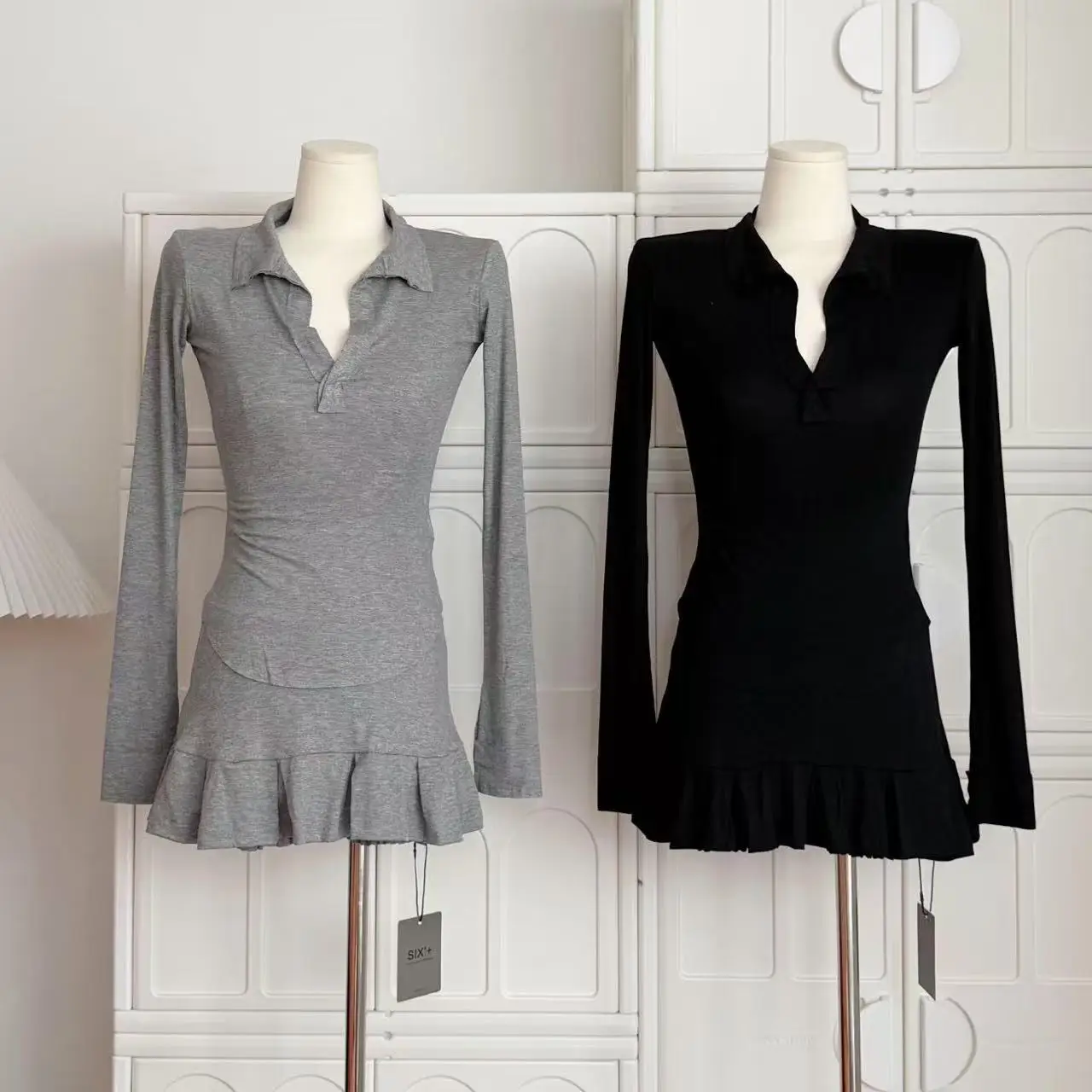 2025 New Women's Pure Desire Wind Sexy Spicy Girl V-neck Long sleeved T-shirt+pleated skirt 2-piece slimming set
2025 New Women's Pure Desire Wind Sexy Spicy Girl V-neck Long sleeved T-shirt+pleated skirt 2-piece slimming set