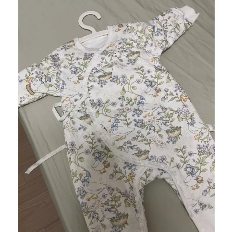 Premium Cotton Baby Rompers Envelope Neck for Newborn Gentle Skin Care Bodysuits Rompers Sleep Newborn Baby Clothing
Premium Cotton Baby Rompers Envelope Neck for Newborn Gentle Skin Care Bodysuits Rompers Sleep Newborn Baby Clothing
