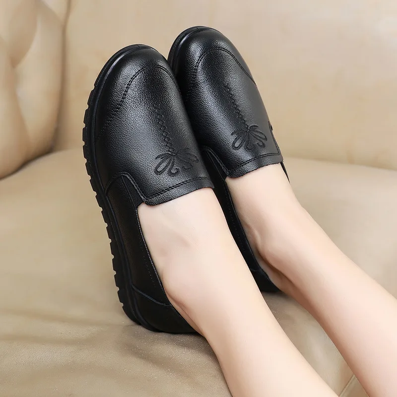 Black Leather Winter Ankle Boots For Women With Plush Lining And Adjustable Strap Non Slip Sole Comfortable Casual Outdoor
Black Leather Winter Ankle Boots For Women With Plush Lining And Adjustable Strap Non Slip Sole Comfortable Casual Outdoor