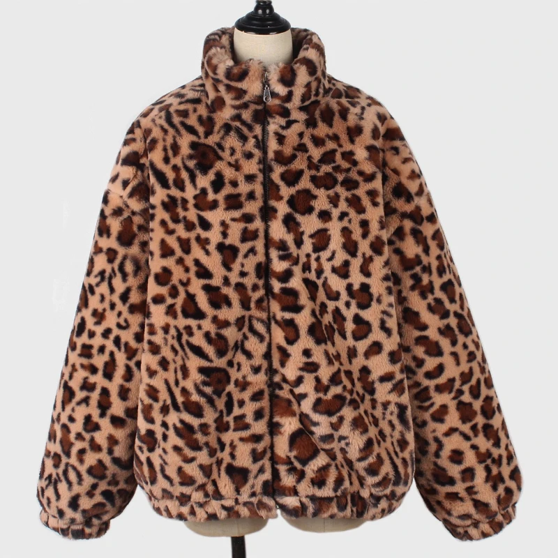 Куртка из искусственного меха с леопардовой молнией, короткие свободные женские плюшевые пальто, модные пушистые куртки на молнии, осенняя теплая меховая верхняя одежда
Куртка из искусственного меха с леопардовой молнией, короткие свободные женские плюшевые пальто, модные пушистые куртки на молнии, осенняя теплая меховая верхняя одежда