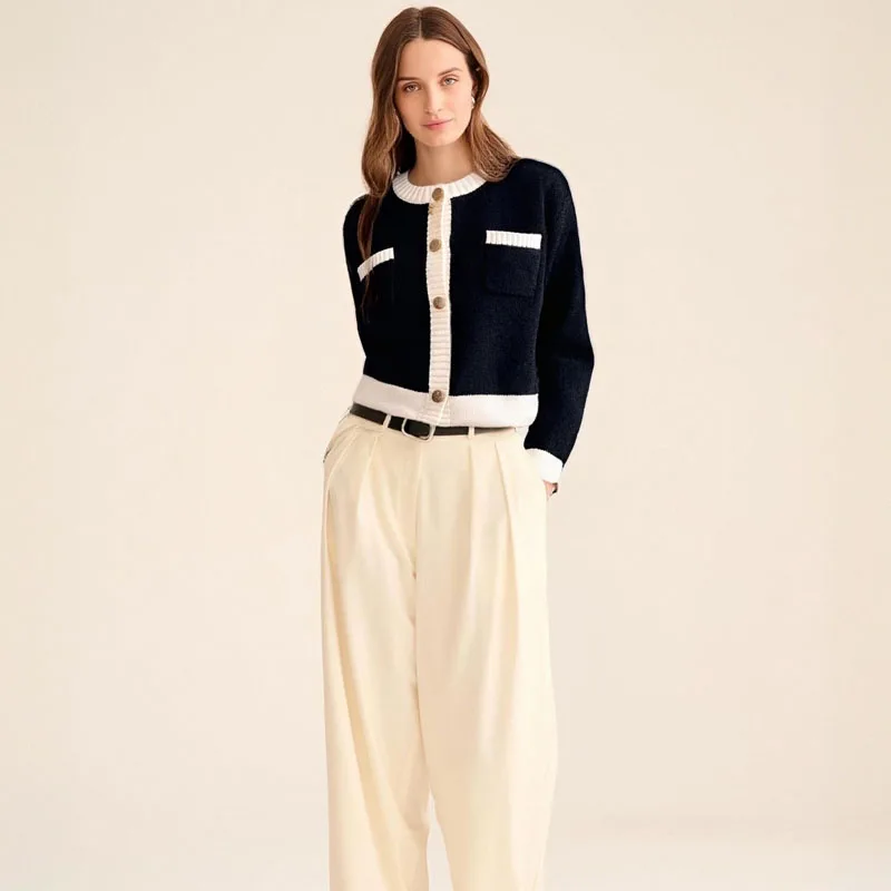 Fashionable and beautiful Korean gentle women's short blouse, autumn and winter temperament all-match commuter knitted cardigan
Fashionable and beautiful Korean gentle women's short blouse, autumn and winter temperament all-match commuter knitted cardigan