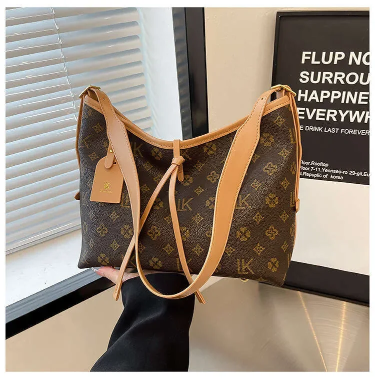 Classic Vintage Trendy Tote Shoulder Bags for Women 2026 Hot Retro Fashion Underarm Bag Versatile Shoulder Crossbody Bag for Wom
Classic Vintage Trendy Tote Shoulder Bags for Women 2026 Hot Retro Fashion Underarm Bag Versatile Shoulder Crossbody Bag for Wom