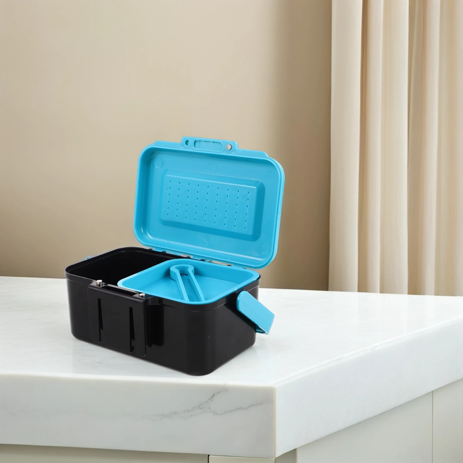 Handle Live Bait Box ABS Worm Container Fishing Accessories Portable Crab Lure Holder Storage Sea Angling
Handle Live Bait Box ABS Worm Container Fishing Accessories Portable Crab Lure Holder Storage Sea Angling