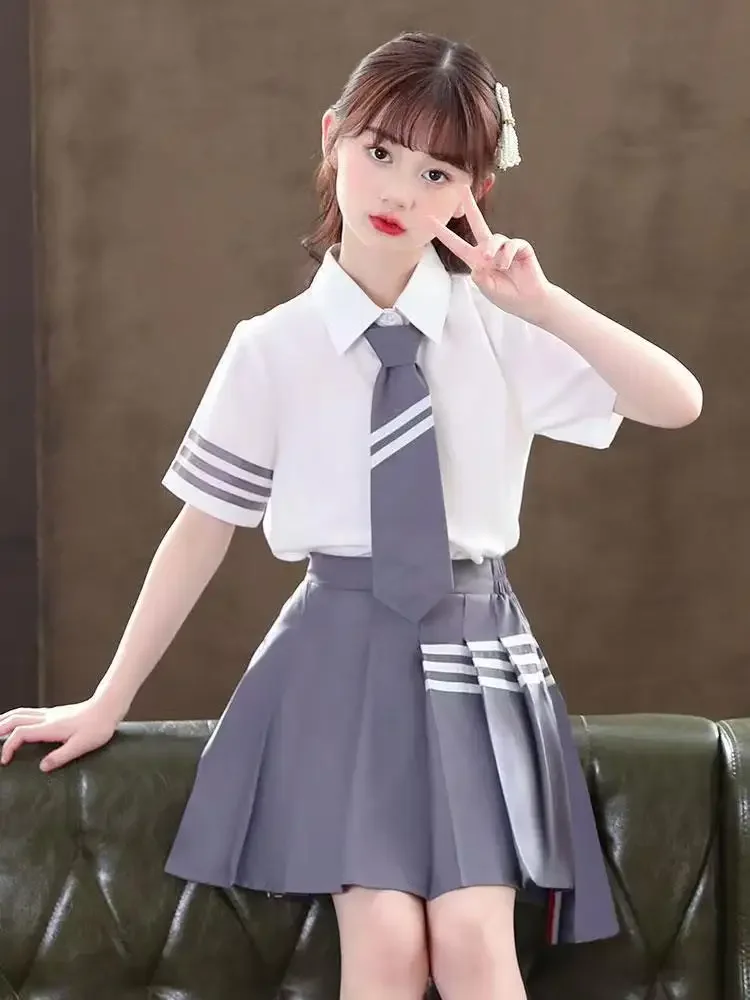 Girl striped JK uniform dress summer 2025 new stylish pleated skirt 100-160cm children college style Shirt and skirt set
Girl striped JK uniform dress summer 2025 new stylish pleated skirt 100-160cm children college style Shirt and skirt set