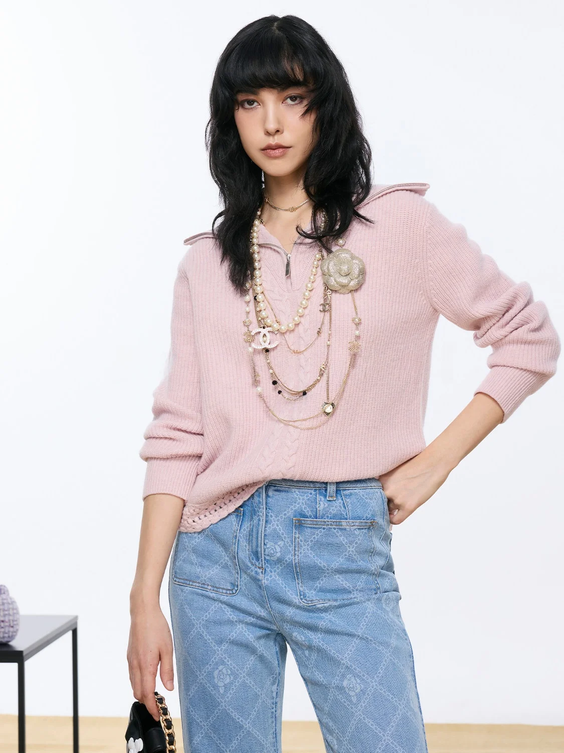 Двухцветный вязаный шерстяной свитер Blanini с воротником, выполненный в технике крупной вязки (7-игольный косичный узор), повседневный, прямого кроя, для весеннего сезона
Двухцветный вязаный шерстяной свитер Blanini с воротником, выполненный в технике крупной вязки (7-игольный косичный узор), повседневный, прямого кроя, для весеннего сезона