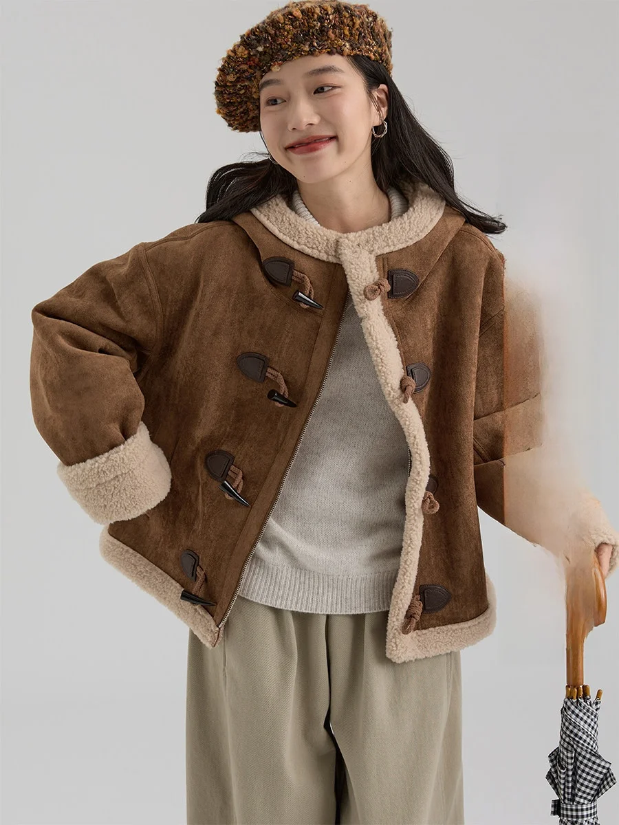 Женская зимняя куртка Dwind из искусственной замши с капюшоном из овечьего меха, теплая, с вставками из кожи и меха, прямого кроя, для повседневной носки
Женская зимняя куртка Dwind из искусственной замши с капюшоном из овечьего меха, теплая, с вставками из кожи и меха, прямого кроя, для повседневной носки