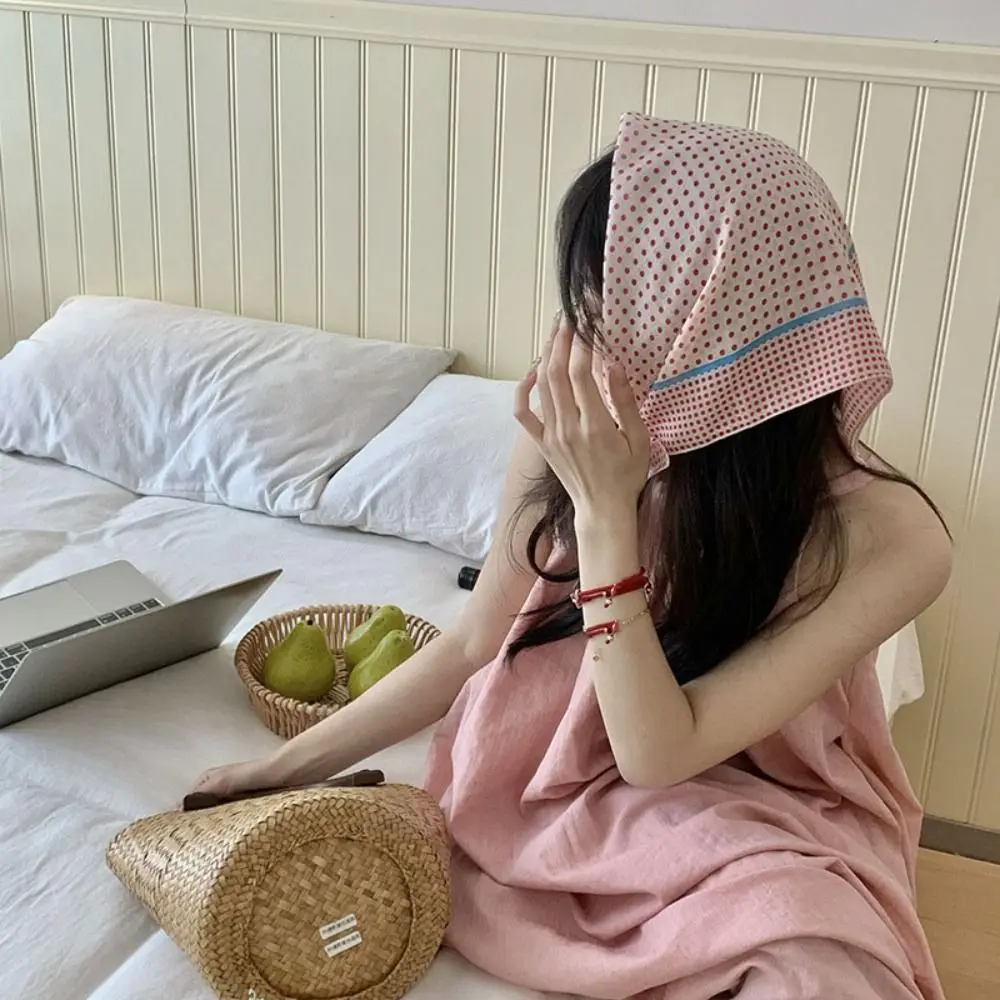 Sweet Sunscreen Small Square Scarf Hair Band Korean Style Polka Dot Print Scarves Wraps Neckerchief Printed Silk Scarf Ladies
Sweet Sunscreen Small Square Scarf Hair Band Korean Style Polka Dot Print Scarves Wraps Neckerchief Printed Silk Scarf Ladies