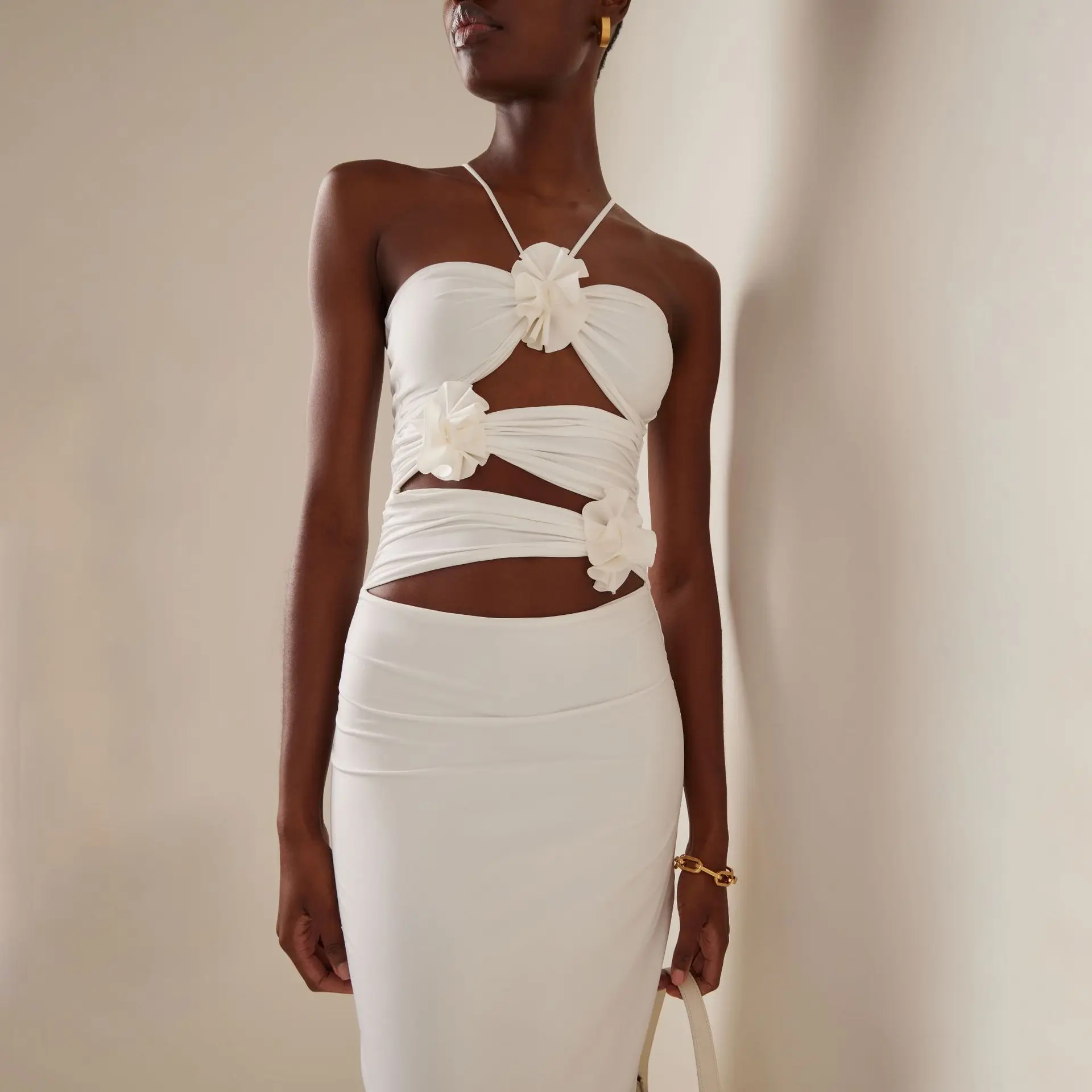 Slim-fit sexy three-dimensional flower waist dress, long hollow neck sling, fashionable simple and versatile temperament, luxuri
Slim-fit sexy three-dimensional flower waist dress, long hollow neck sling, fashionable simple and versatile temperament, luxuri