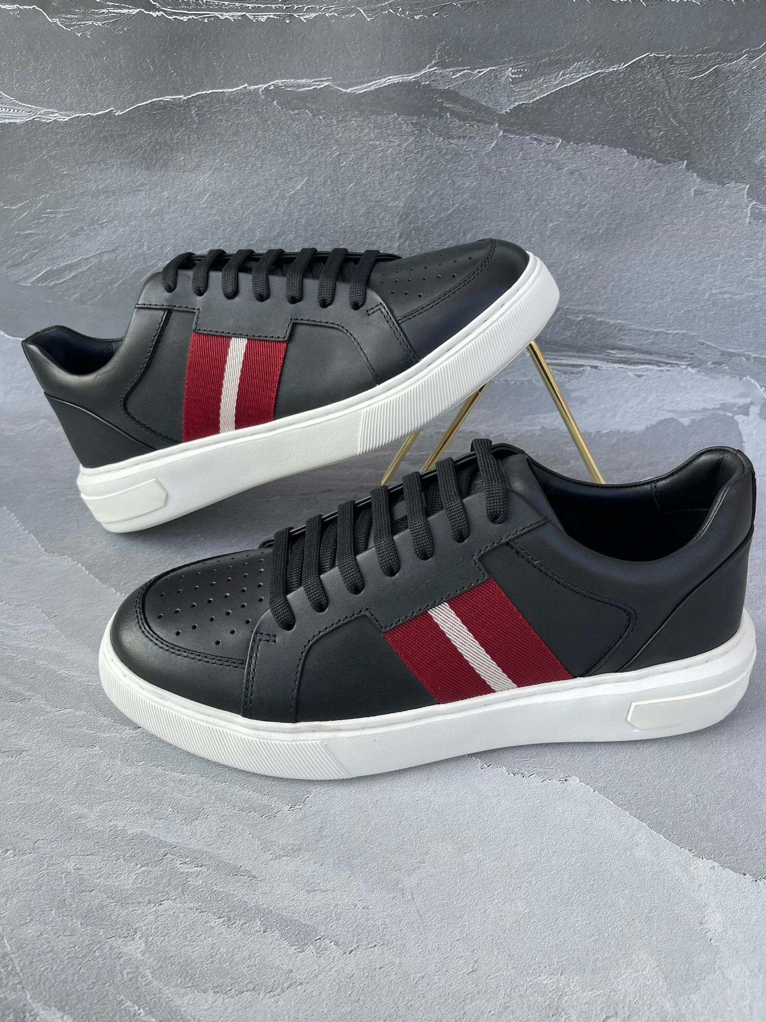 New B Style Shoes White Causal Comfortable Non-slip Black Shoes Tennis Balls Men's Sneakers Popular Luxury Men's Running Shoes
New B Style Shoes White Causal Comfortable Non-slip Black Shoes Tennis Balls Men's Sneakers Popular Luxury Men's Running Shoes