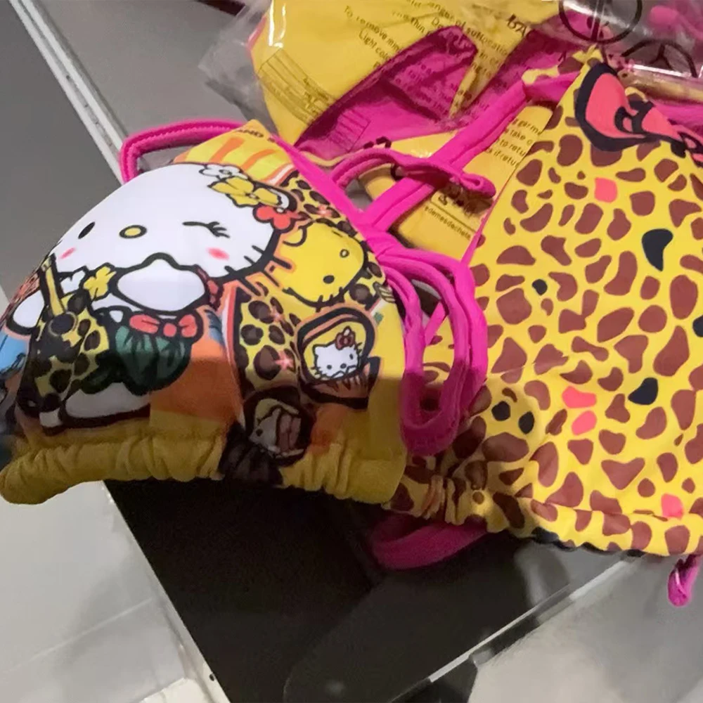 Cartoon Hello Kitty Kawaii Japanese Kitty Hot Girl Split Strap Summer Bikini Girls Seaside Fashion Resort Leopard Print Swimsuit
Cartoon Hello Kitty Kawaii Japanese Kitty Hot Girl Split Strap Summer Bikini Girls Seaside Fashion Resort Leopard Print Swimsuit