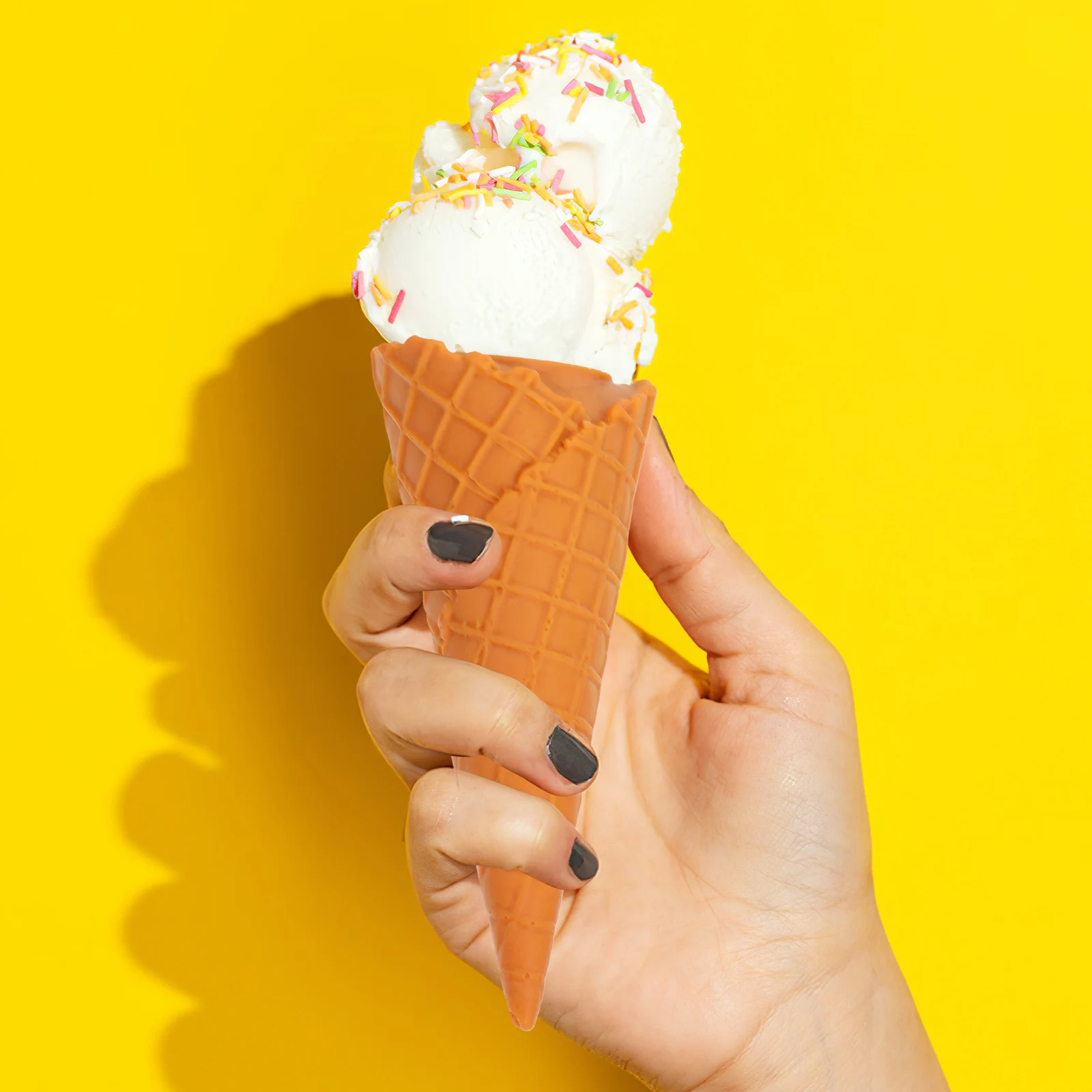 Simulated Ice Cream Cone Decor Realistic Plastic Model Props for Chef Kitchen Display Photo Dessert Shop Accessories
Simulated Ice Cream Cone Decor Realistic Plastic Model Props for Chef Kitchen Display Photo Dessert Shop Accessories