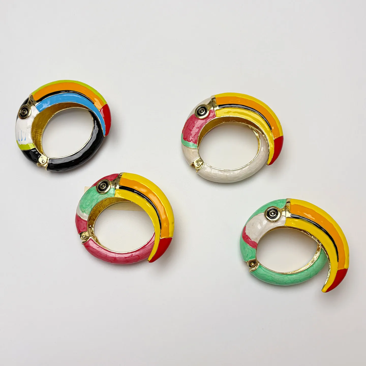 Women Luxury Enamel Parrot Open Cuff Bangle Niche Designer Heavy Duty Exaggerated Advanced Sense Bracelet
Women Luxury Enamel Parrot Open Cuff Bangle Niche Designer Heavy Duty Exaggerated Advanced Sense Bracelet