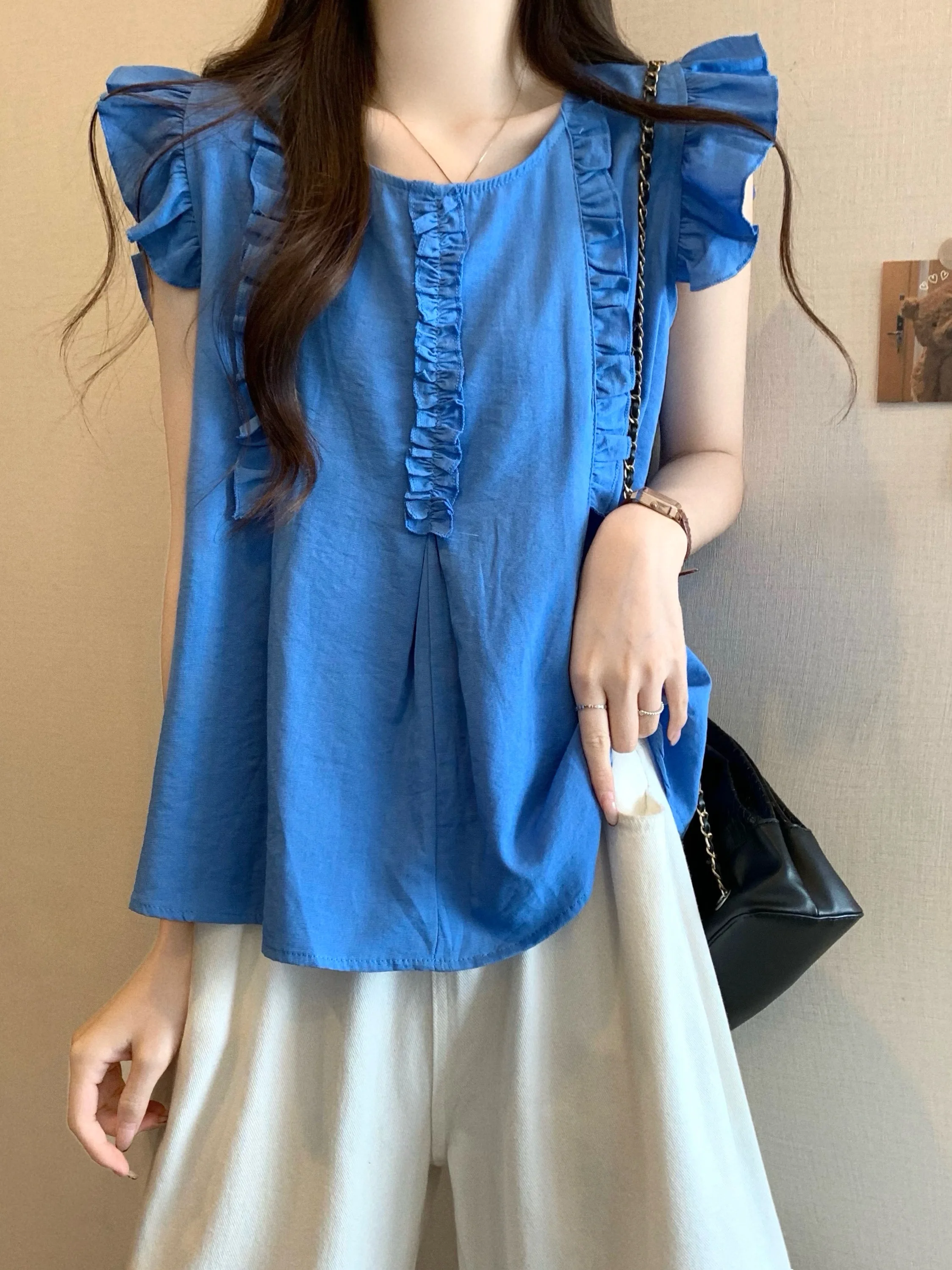 Spring 2026 Korean Style Unique Beautiful Design Sleeveless Hem Shirt Slimming Base Layer Top French Style Knitted round Neck
Spring 2026 Korean Style Unique Beautiful Design Sleeveless Hem Shirt Slimming Base Layer Top French Style Knitted round Neck