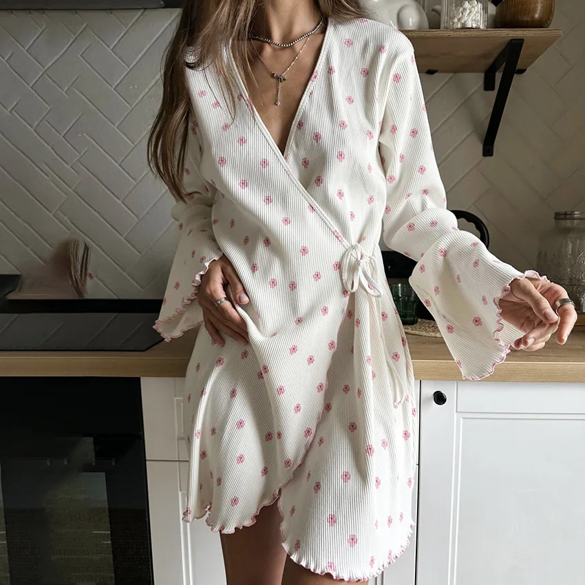 Autumn Winter Knitted Floral Print Robe Soft Skin-friendly Home Clothes Women's Belted Sleepwear High Waist Short Pants
Autumn Winter Knitted Floral Print Robe Soft Skin-friendly Home Clothes Women's Belted Sleepwear High Waist Short Pants