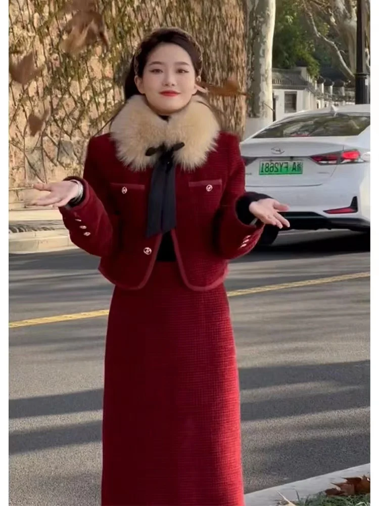 New Year Red Elegant Down Two-Piece Set Removable Fur Collar Jacket with Skirt for Festive and Sophisticated Styling Hot Sale
New Year Red Elegant Down Two-Piece Set Removable Fur Collar Jacket with Skirt for Festive and Sophisticated Styling Hot Sale