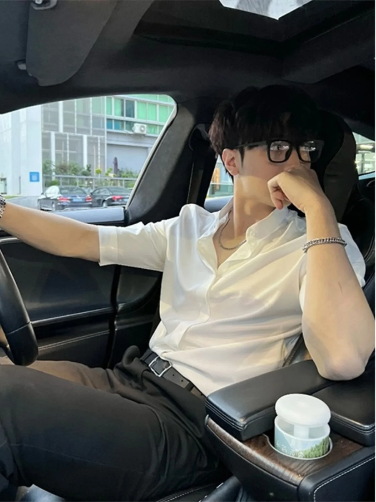 British Style Ice Silk White Collar Five-Quarter Sleeve Men's Shirt Half Sleeve Shirt Slim Fit Summer Fashion Matures Serious...
British Style Ice Silk White Collar Five-Quarter Sleeve Men's Shirt Half Sleeve Shirt Slim Fit Summer Fashion Matures Serious...