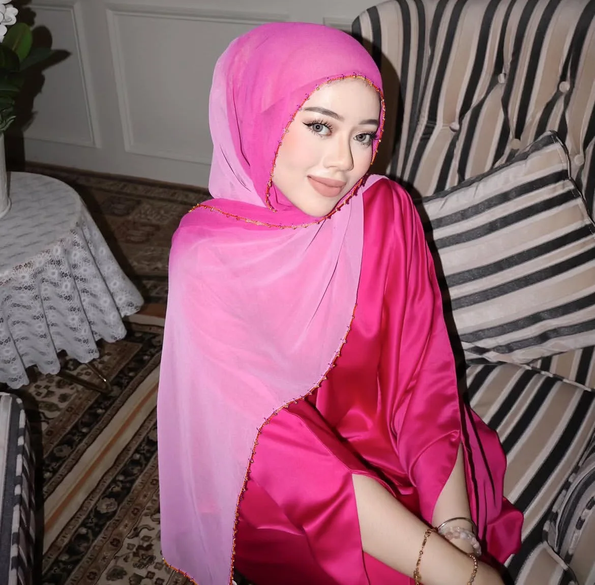 Gradient Chiffon Hijab Scarf Rhinestone Chain Shawl Soft Scarves Shiny Stone Wrap Elegant Echarpe Muslim Women Scarf Ramadan
Gradient Chiffon Hijab Scarf Rhinestone Chain Shawl Soft Scarves Shiny Stone Wrap Elegant Echarpe Muslim Women Scarf Ramadan