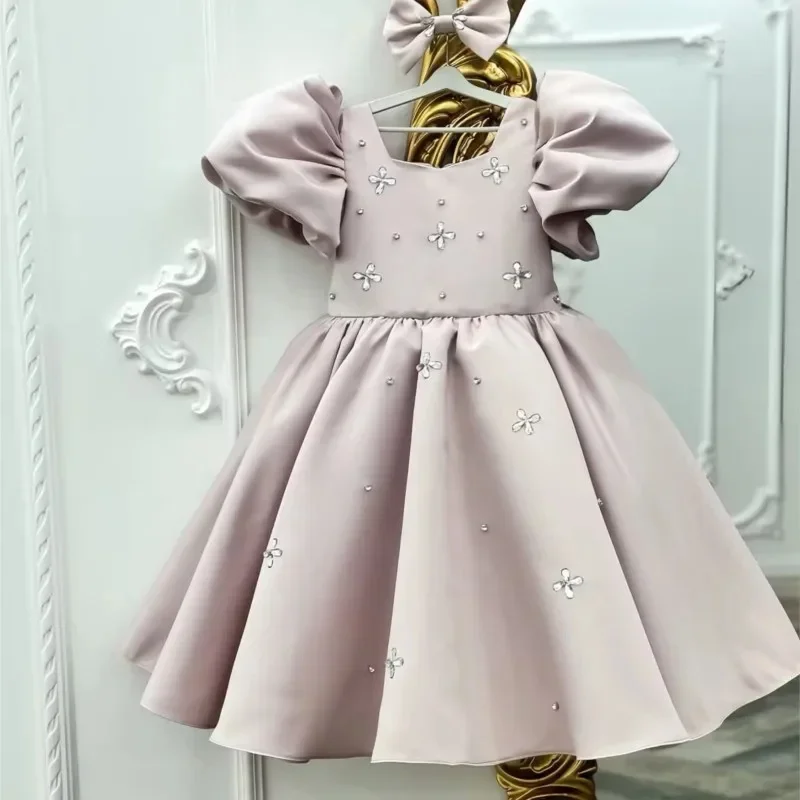 Custom Beaded Flower Girl Wedding Dress Satin Crystal Knee Length Bow Decor Elegant Kids Birthday Party Ball Gown
Custom Beaded Flower Girl Wedding Dress Satin Crystal Knee Length Bow Decor Elegant Kids Birthday Party Ball Gown