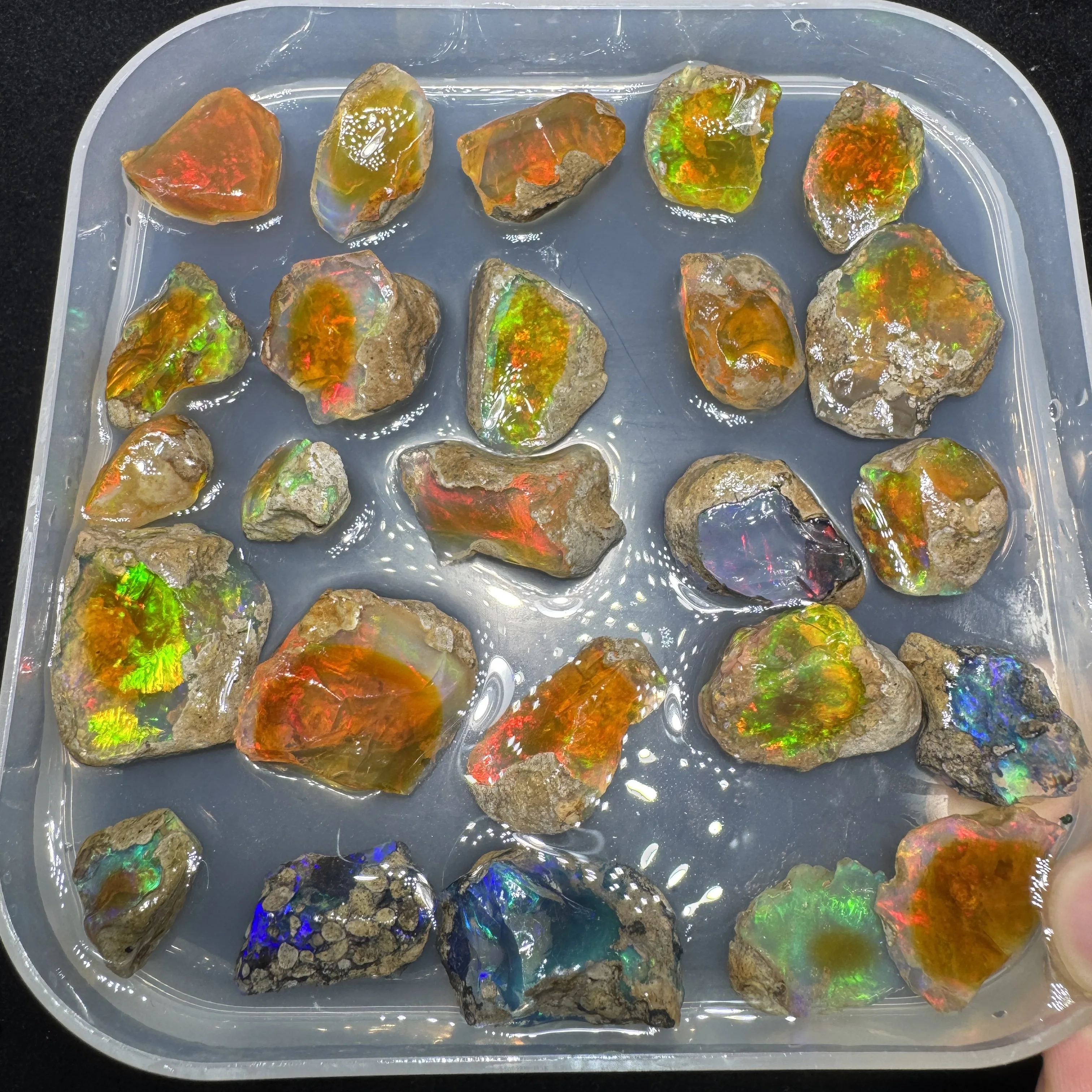 Natural Colorful Ethiopia Opal Gem Mineral (Need in Water) Healing Gemstone Shooting Under Lighting Maybe Have Small Cracks QQ
Natural Colorful Ethiopia Opal Gem Mineral (Need in Water) Healing Gemstone Shooting Under Lighting Maybe Have Small Cracks QQ
