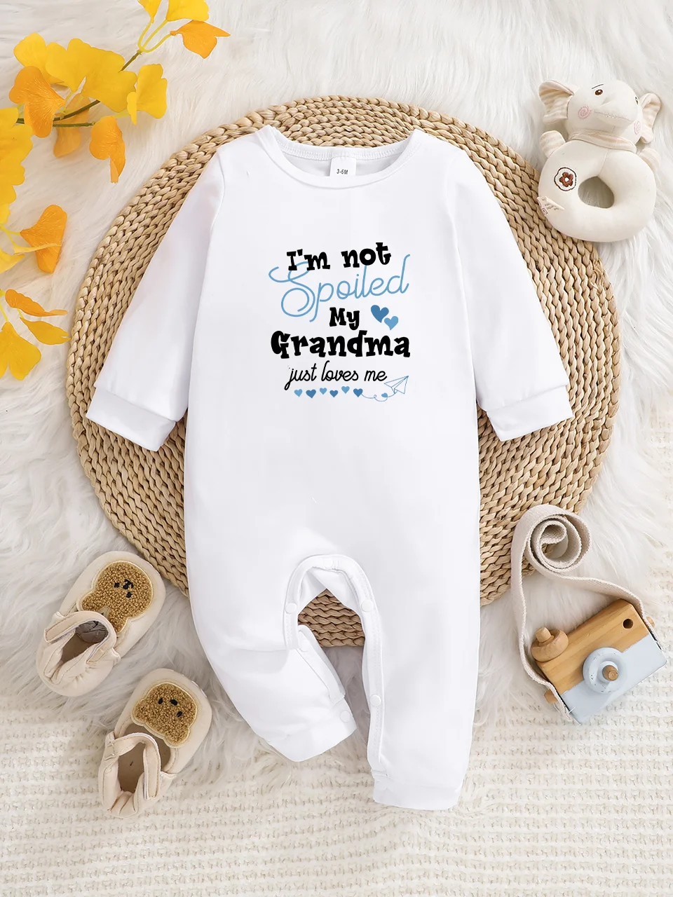 Baby long-sleeved crawling romper, fun letter print, button design, easy to care for, suitable for new parents.
Baby long-sleeved crawling romper, fun letter print, button design, easy to care for, suitable for new parents.