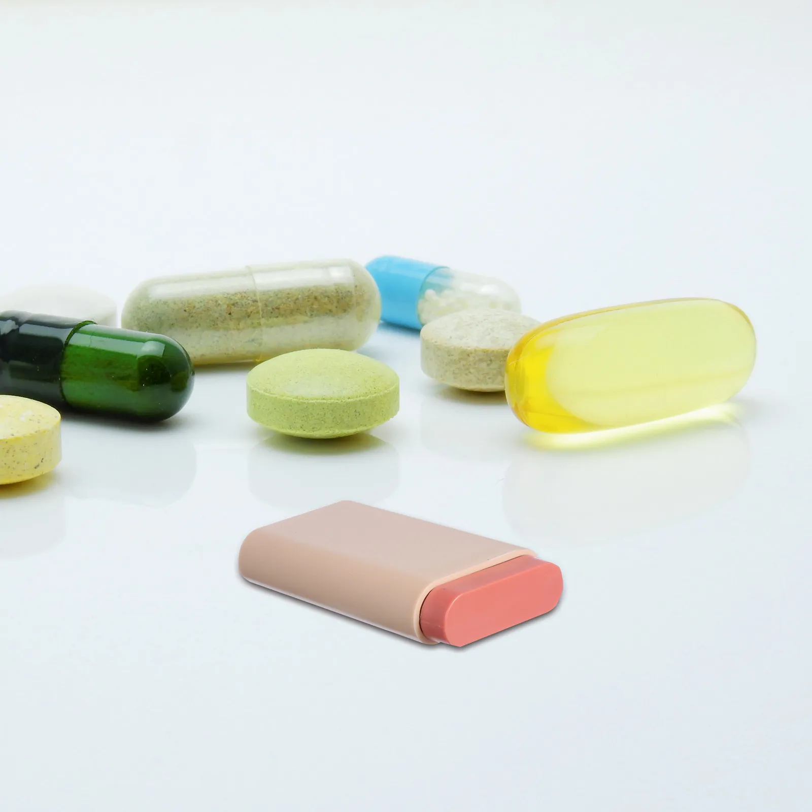 Набор из 2-х маленьких дорожных контейнеров для таблеток: высококачественный водонепроницаемый органайзер для активного отдыха, портативный и удобный в использовании
Набор из 2-х маленьких дорожных контейнеров для таблеток: высококачественный водонепроницаемый органайзер для активного отдыха, портативный и удобный в использовании