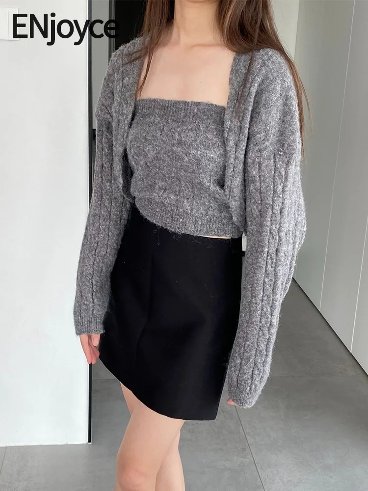2024 Autumn Women Vintage Texture Suspender Knitted Vest and Cardigans Ladies Two Pieces Sets Long Sleeve Cropped Tops
2024 Autumn Women Vintage Texture Suspender Knitted Vest and Cardigans Ladies Two Pieces Sets Long Sleeve Cropped Tops