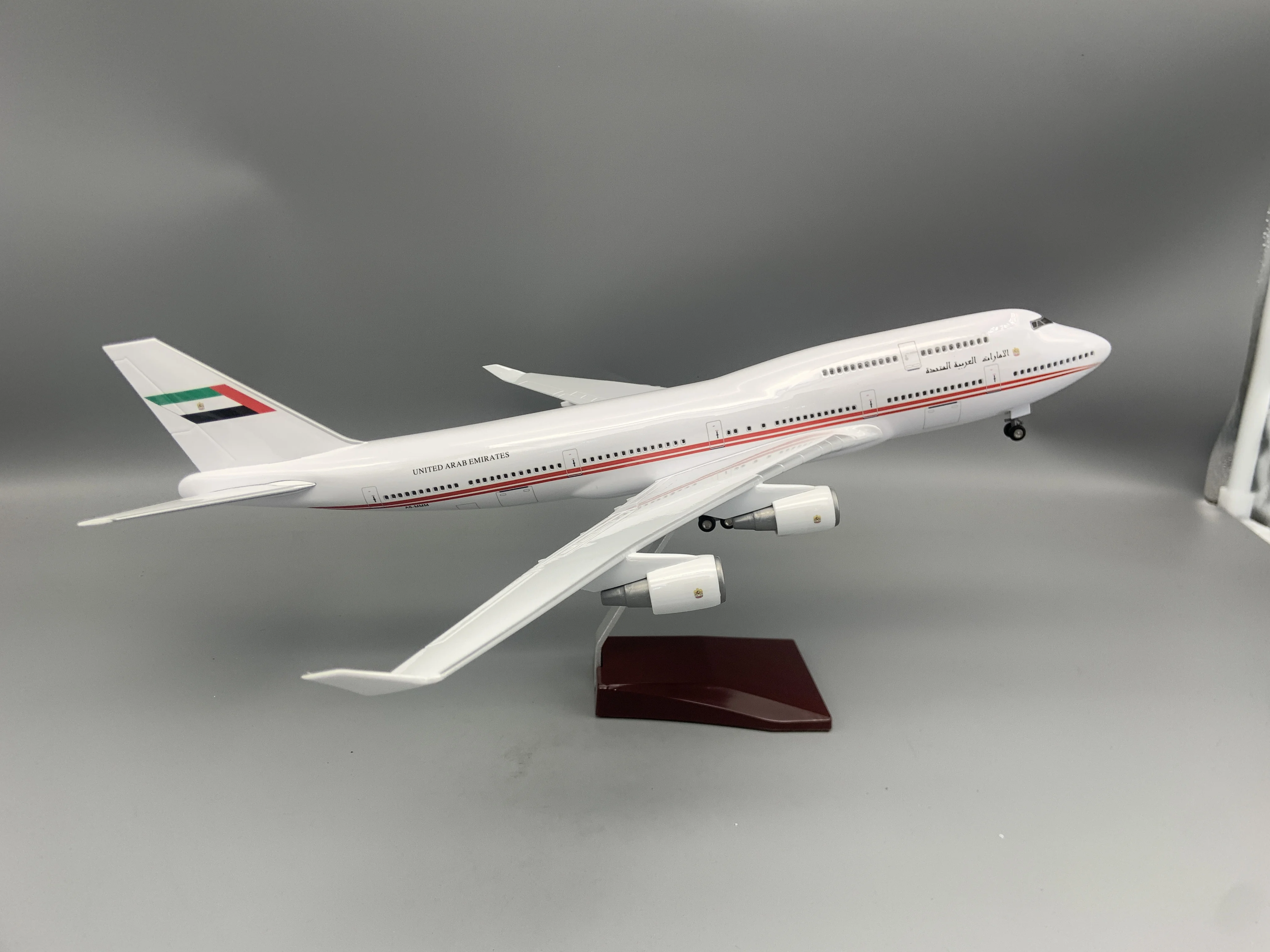 Desk Accessories 47cm Scale Large Model Airplane B747 UAE Presidential Plane Models Resin Aircraft Diecast Airplanes Room Decor 
Desk Accessories 47cm Scale Large Model Airplane B747 UAE Presidential Plane Models Resin Aircraft Diecast Airplanes Room Decor