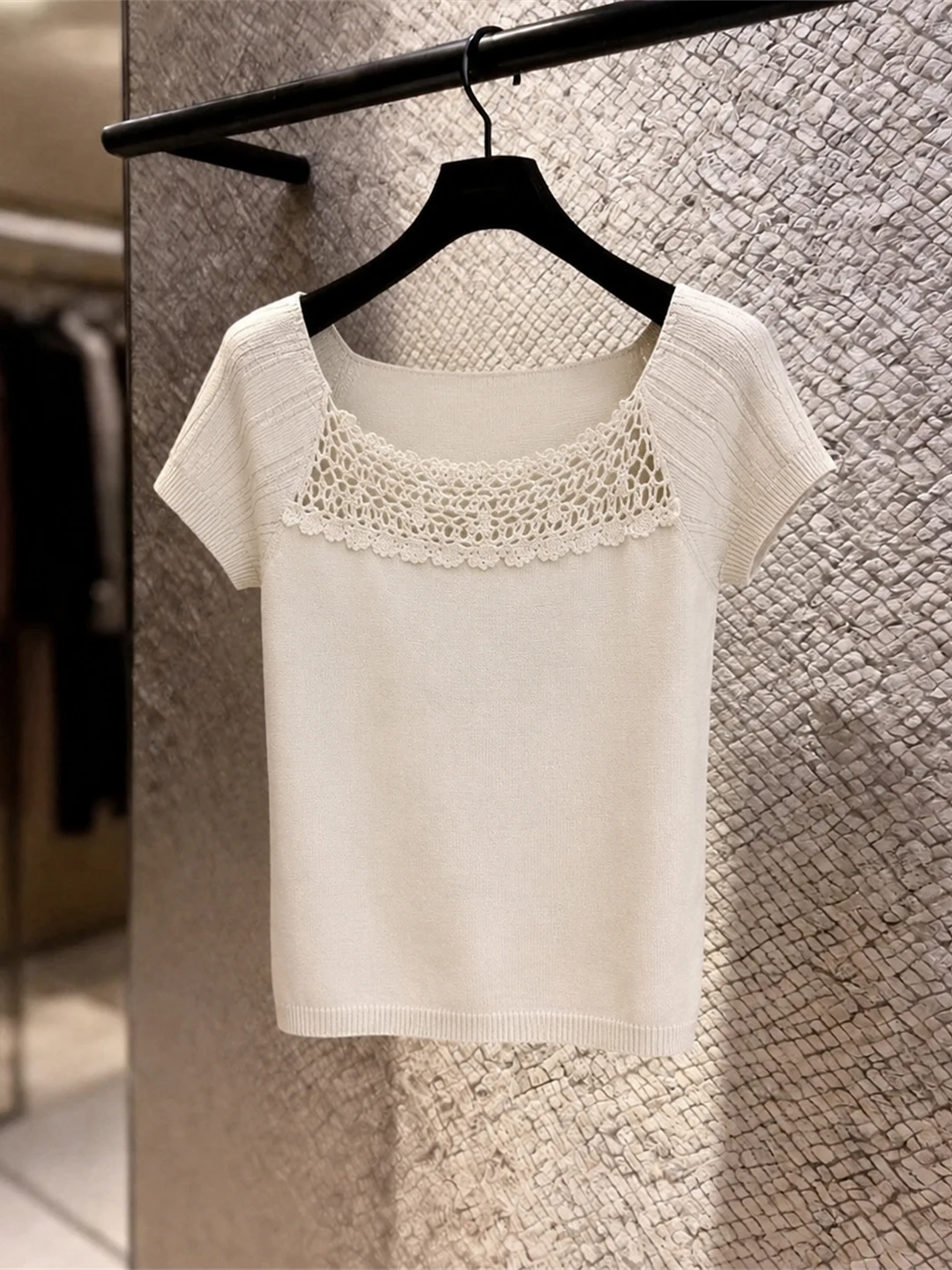 Elegant Short Sleeve Ice Silk Knitted Top Fashionable Youthful Summer Shirt Stylish Korean Version Straight Cut Silk Blend
Elegant Short Sleeve Ice Silk Knitted Top Fashionable Youthful Summer Shirt Stylish Korean Version Straight Cut Silk Blend