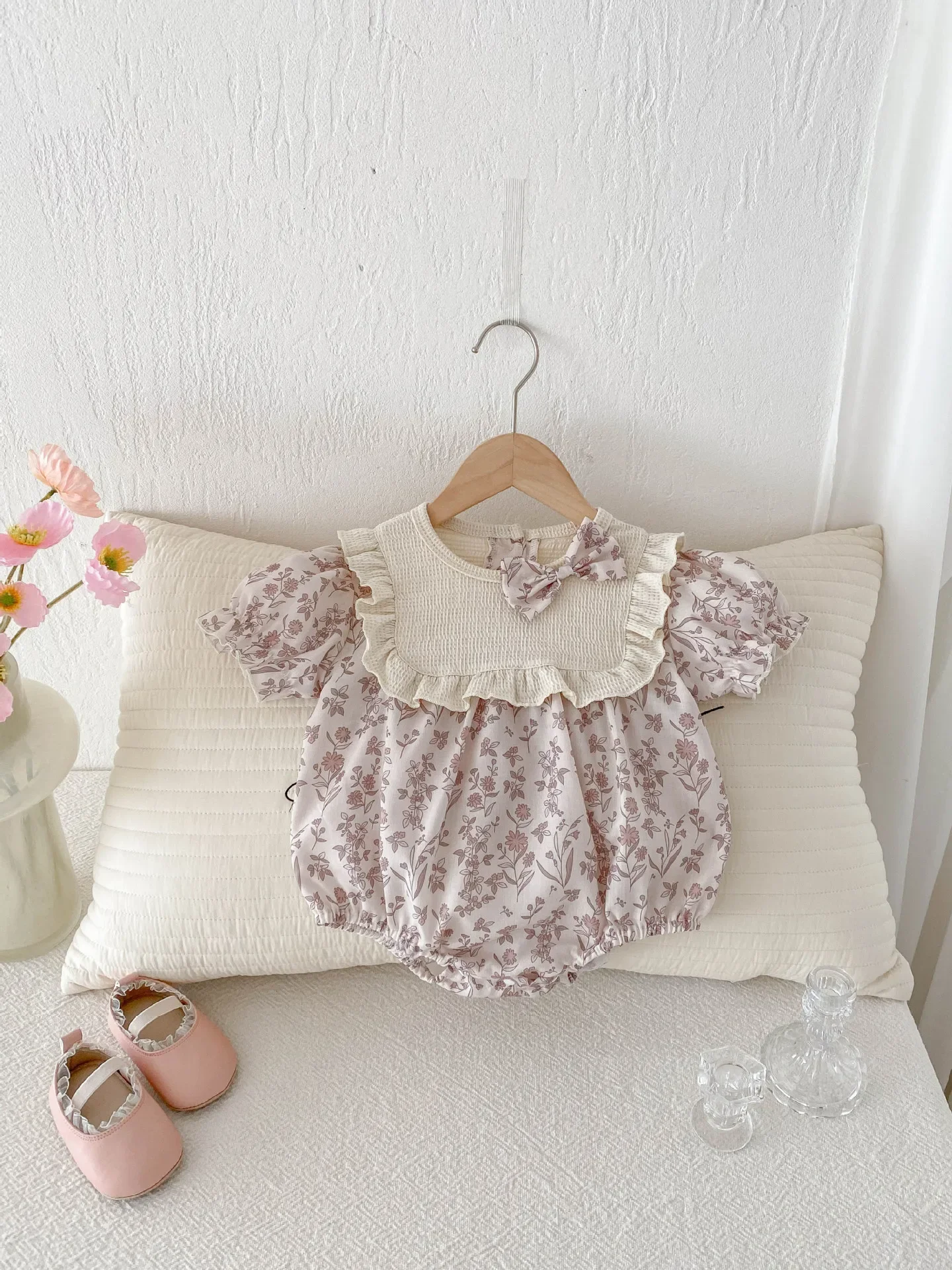 2025 New Summer 95% Cotton Newborn Baby Girl Clothes - Korean Style Floral Bow Puff Sleeve Onesie Outfit
2025 New Summer 95% Cotton Newborn Baby Girl Clothes - Korean Style Floral Bow Puff Sleeve Onesie Outfit