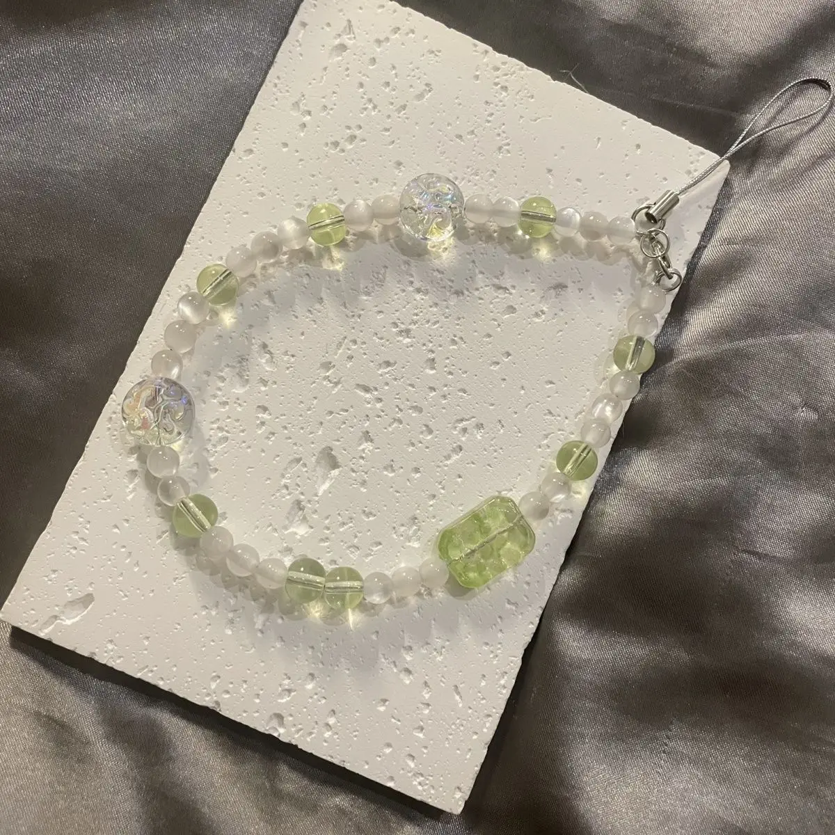 Весна-лето Hit INS Стиль Элегантный ремешок для телефона Свежий зеленый фруктовый зеленый Новая китайская роскошная цепочка для камеры CCD с защитой от падения
Весна-лето Hit INS Стиль Элегантный ремешок для телефона Свежий зеленый фруктовый зеленый Новая китайская роскошная цепочка для камеры CCD с защитой от падения